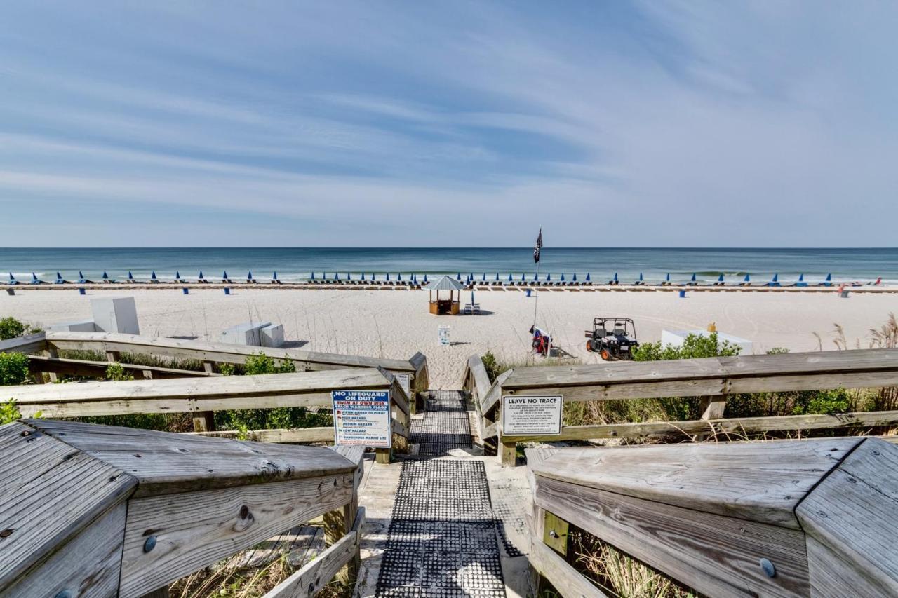 Aqua Resort: Beachfront 3-bedroom With Beach Chairs