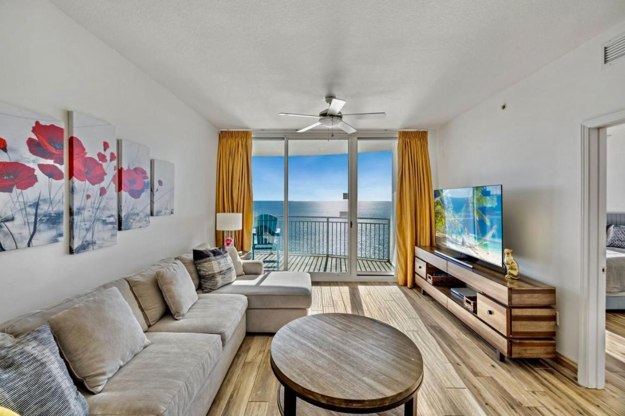 Aqua Resort: Beachfront 3-bedroom With Beach Chairs